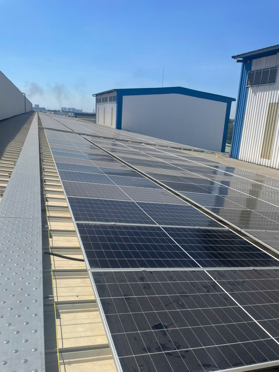 Lắp Đặt Điện Năng Lượng Mặt Trời 12.6 kwp lưu trữ 33kwh Tại Bến Cầu Tây Ninh 9 Lắp đặt điện năng lượng mặt trời 12.6 kwp tại Bến Cầu Tây Ninh