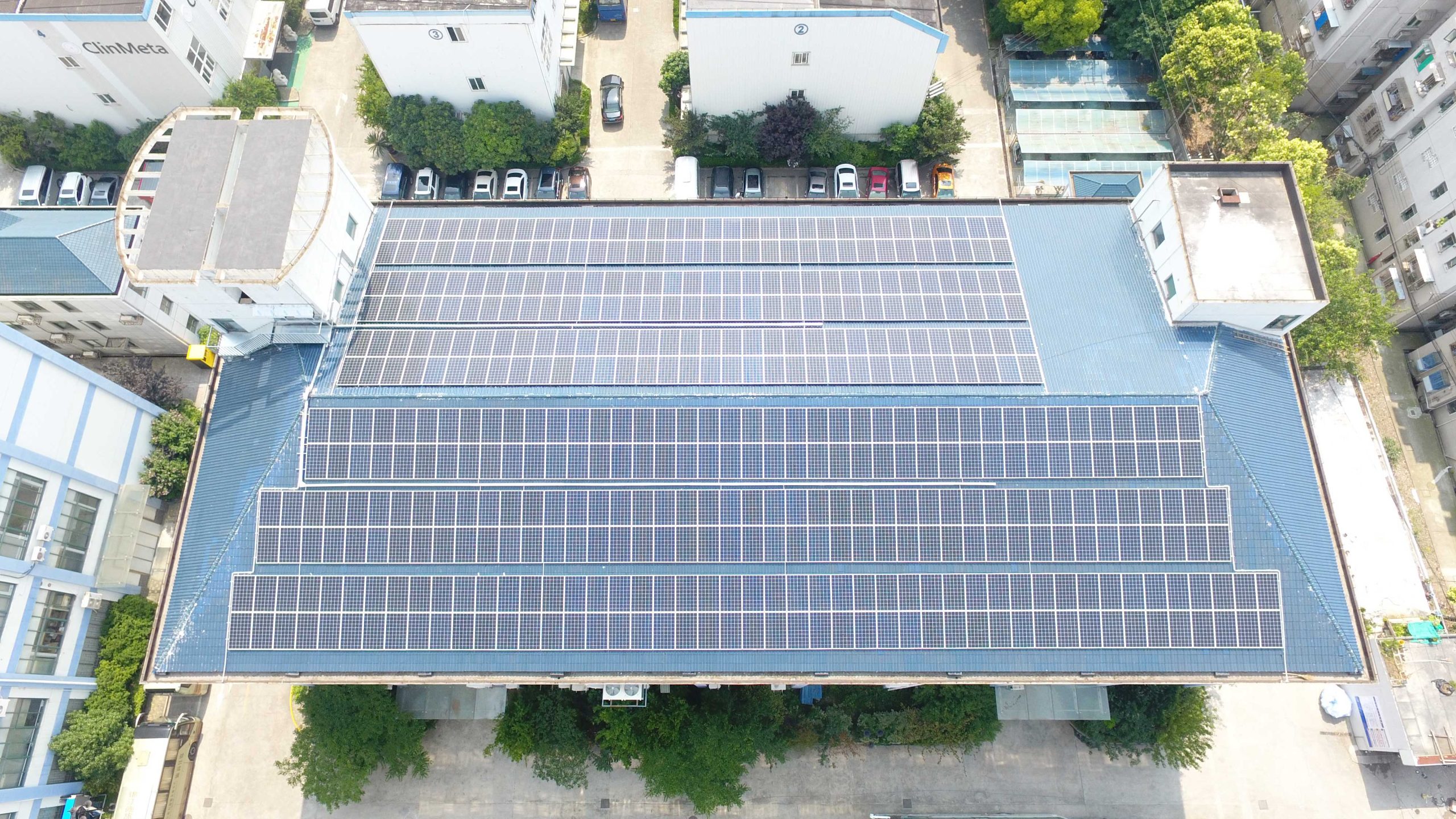 Tấm Pin Năng Lượng Mặt Trời JA solar 610W 7